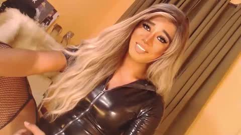 Snapshot of velvet_fux chatting on 09/13/25, 02:44 Richy will make you fall in love online show from 09/13/25, 02:44