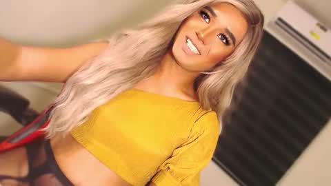 Snapshot of velvet_fux chatting on 10/02/25, 10:06 Richy will make you fall in love online show from 10/02/25, 10:06