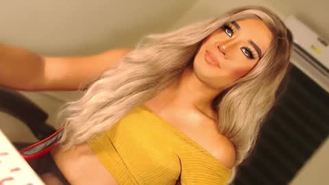 Snapshot of velvet_fux chatting on 10/04/25, 06:50 Richy will make you fall in love online show from 10/04/25, 06:50