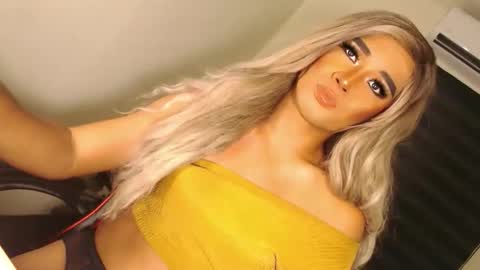 Snapshot of velvet_fux chatting on 10/09/25, 06:17 Richy will make you fall in love online show from 10/09/25, 06:17