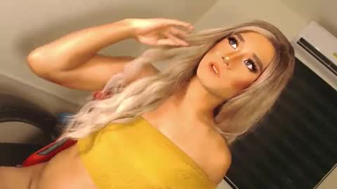 Snapshot of velvet_fux chatting on 10/23/25, 12:21 Richy will make you fall in love online show from 10/23/25, 12:21