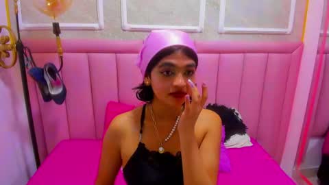 Snapshot of velvet_giirll chatting on 06/26/26, 06:23 velvet_giirll online show from 06/26/26, 06:23