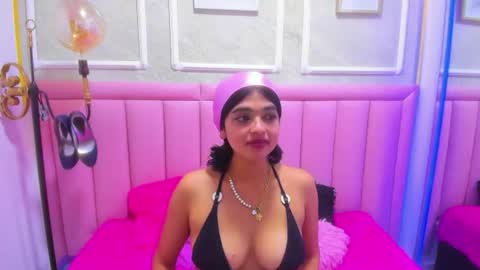 Snapshot of velvet_giirll chatting on 07/08/26, 01:04 velvet_giirll online show from 07/08/26, 01:04