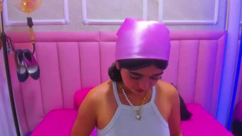 Snapshot of velvet_giirll chatting on 07/10/26, 03:00 velvet_giirll online show from 07/10/26, 03:00