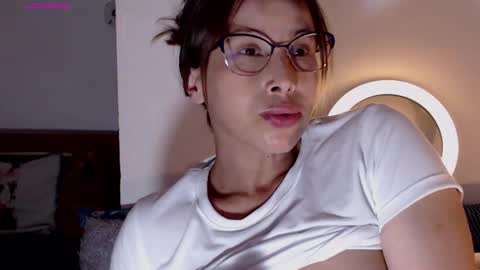 Snapshot of velvet_lips01 chatting on 03/26/26, 08:03 Andrea online show from 03/26/26, 08:03