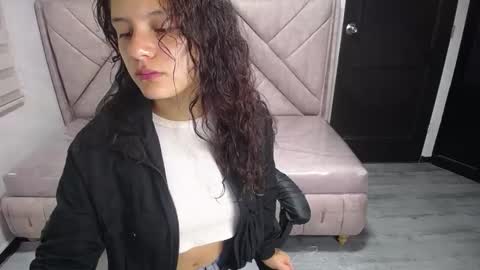 velvet_moon_v online show from 10/09/25, 01:09