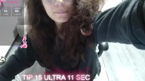 Snapshot of velvet_moon_v chatting on 12/19/25, 01:29 velvet_moon_v online show from 12/19/25, 01:29