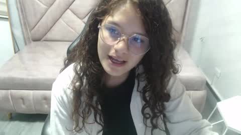 Snapshot of velvet_moon_v chatting on 02/03/26, 07:41 velvet_moon_v online show from 02/03/26, 07:41