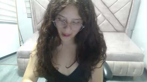 Snapshot of velvet_moon_v chatting on 03/03/26, 07:42 velvet_moon_v online show from 03/03/26, 07:42