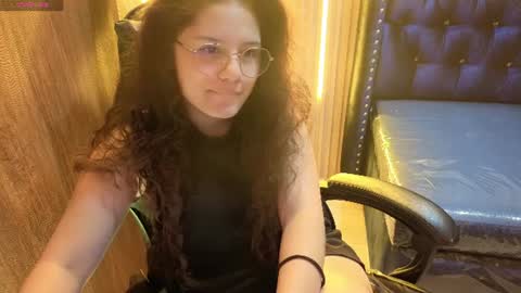 velvet_moon_v online show from 07/01/26, 03:08