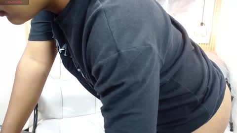 Snapshot of velvet_o chatting on 02/25/26, 04:00 velvet online show from 02/25/26, 04:00