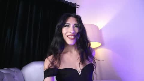 Snapshot of velvet_raze chatting on 04/22/26, 08:10 Velvet online show from 04/22/26, 08:10