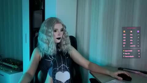 Violet online show from 11/04/25, 06:51