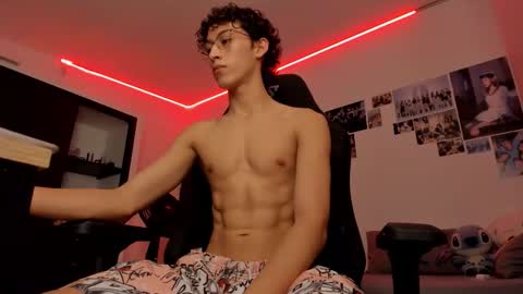 Snapshot of velvet_skyn chatting on 10/15/25, 03:17 juansito online show from 10/15/25, 03:17