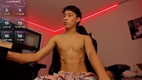 Snapshot of velvet_skyn chatting on 12/18/25, 01:44 juansito online show from 12/18/25, 01:44