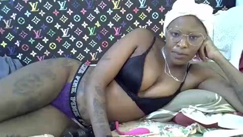 Snapshot of velvet_temptress chatting on 10/17/25, 07:44 velvet online show from 10/17/25, 07:44