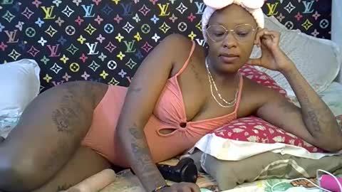 Snapshot of velvet_temptress chatting on 10/22/25, 04:35 velvet online show from 10/22/25, 04:35