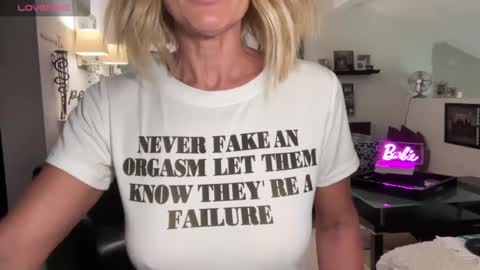 VelvetBarbie online show from 03/12/25, 09:03