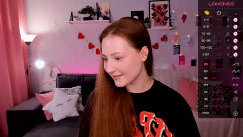 Snapshot of velvetcherry_ chatting on 04/17/26, 09:01 Mia online show from 04/17/26, 09:01