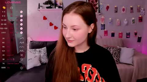 Snapshot of velvetcherry_ chatting on 04/25/26, 07:55 Mia online show from 04/25/26, 07:55