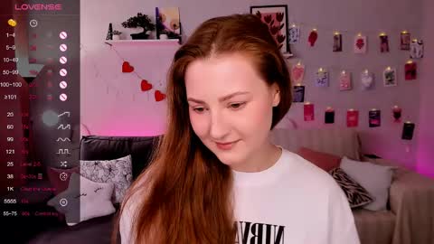 Snapshot of velvetcherry_ chatting on 04/29/26, 08:51 Mia online show from 04/29/26, 08:51