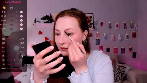 Snapshot of velvetcherry_ chatting on 05/28/26, 08:33 Mia online show from 05/28/26, 08:33