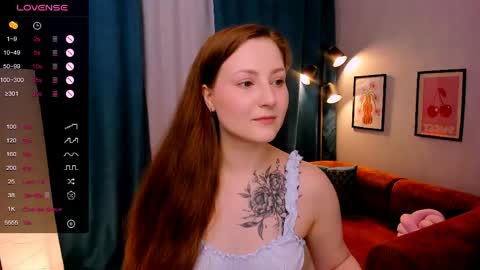 Snapshot of velvetcherry_ chatting on 05/31/26, 08:43 Mia online show from 05/31/26, 08:43