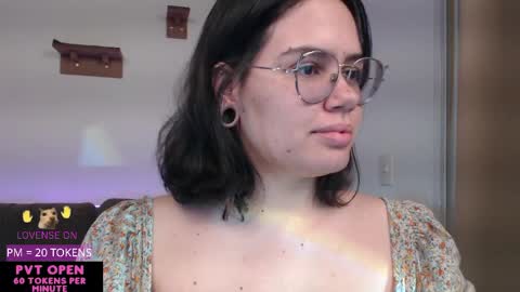 Snapshot of velvetcrystal chatting on 05/03/26, 01:11 Crystal PVT OPEN online show from 05/03/26, 01:11