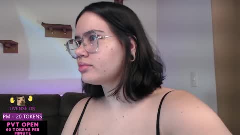 Snapshot of velvetcrystal chatting on 05/04/26, 01:01 Crystal PVT OPEN online show from 05/04/26, 01:01