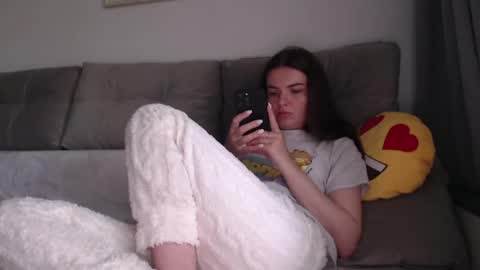 Snapshot of velvetmoon123 chatting on 05/20/26, 05:24 velvetmoon123 online show from 05/20/26, 05:24