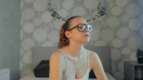 Snapshot of velvetrisque chatting on 11/19/25, 07:30 Kelly online show from 11/19/25, 07:30