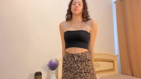 Snapshot of velvetrisque chatting on 04/11/26, 07:45 Kelly online show from 04/11/26, 07:45