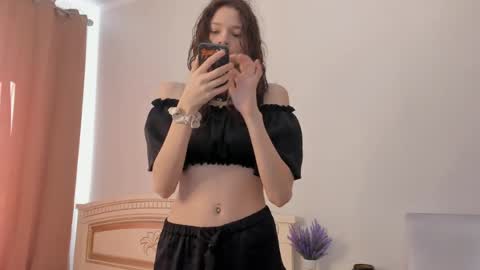 Snapshot of velvetrisque chatting on 04/12/26, 06:40 Kelly online show from 04/12/26, 06:40