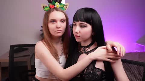 CLEOshort hair  TIna long hair  online show from 12/22/24, 01:55