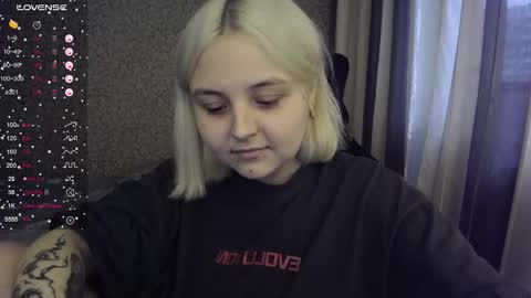 Snapshot of vendymories chatting on 09/15/25, 03:56 eva 3 online show from 09/15/25, 03:56