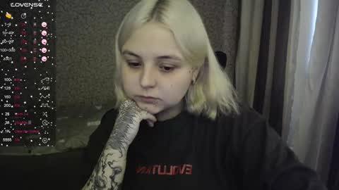 Snapshot of vendymories chatting on 09/16/25, 06:47 eva 3 online show from 09/16/25, 06:47