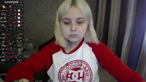 Snapshot of vendymories chatting on 09/17/25, 12:29 eva 3 online show from 09/17/25, 12:29