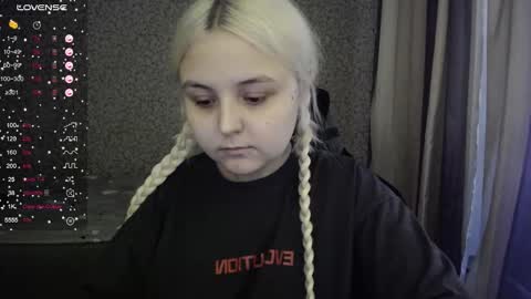 Snapshot of vendymories chatting on 09/26/25, 01:26 eva 3 online show from 09/26/25, 01:26