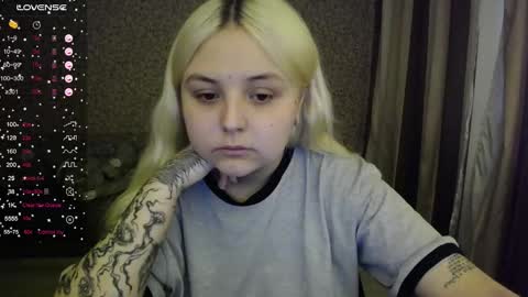 Snapshot of vendymories chatting on 10/13/25, 11:32 eva 3 online show from 10/13/25, 11:32