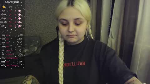 Snapshot of vendymories chatting on 10/14/25, 05:47 eva 3 online show from 10/14/25, 05:47