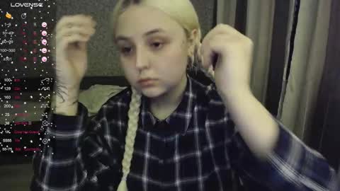 Snapshot of vendymories chatting on 10/15/25, 09:59 eva 3 online show from 10/15/25, 09:59