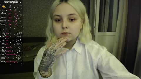 Snapshot of vendymories chatting on 10/26/25, 08:48 eva 3 online show from 10/26/25, 08:48