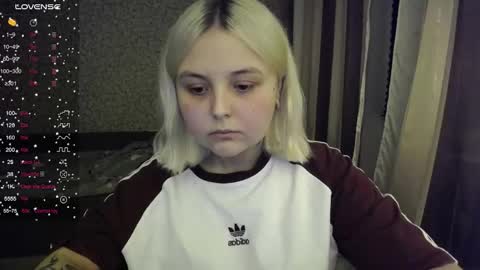 Snapshot of vendymories chatting on 10/29/25, 02:14 eva 3 online show from 10/29/25, 02:14