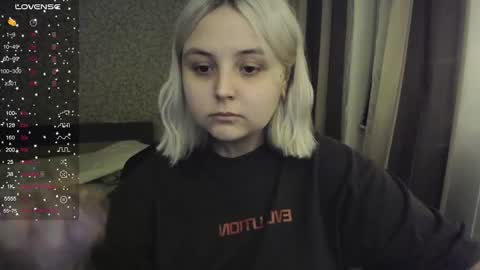 Snapshot of vendymories chatting on 10/31/25, 11:06 eva 3 online show from 10/31/25, 11:06