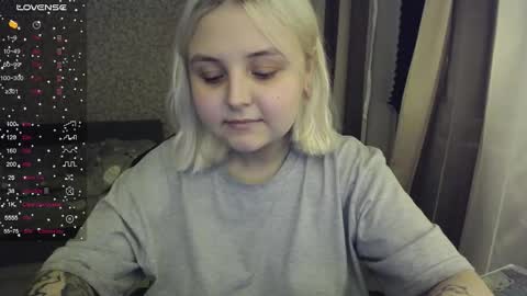 Snapshot of vendymories chatting on 11/03/25, 02:02 eva 3 online show from 11/03/25, 02:02