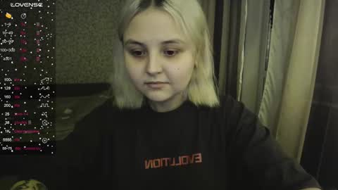 Snapshot of vendymories chatting on 11/09/25, 02:43 eva 3 online show from 11/09/25, 02:43