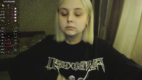 Snapshot of vendymories chatting on 11/10/25, 02:32 eva 3 online show from 11/10/25, 02:32