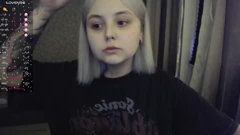 Snapshot of vendymories chatting on 11/11/25, 05:51 eva 3 online show from 11/11/25, 05:51