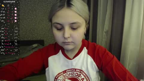 Snapshot of vendymories chatting on 11/12/25, 02:45 eva 3 online show from 11/12/25, 02:45