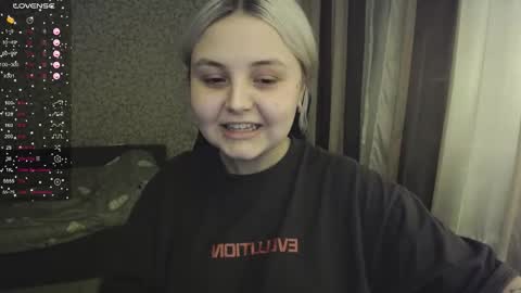 Snapshot of vendymories chatting on 11/14/25, 02:32 eva 3 online show from 11/14/25, 02:32